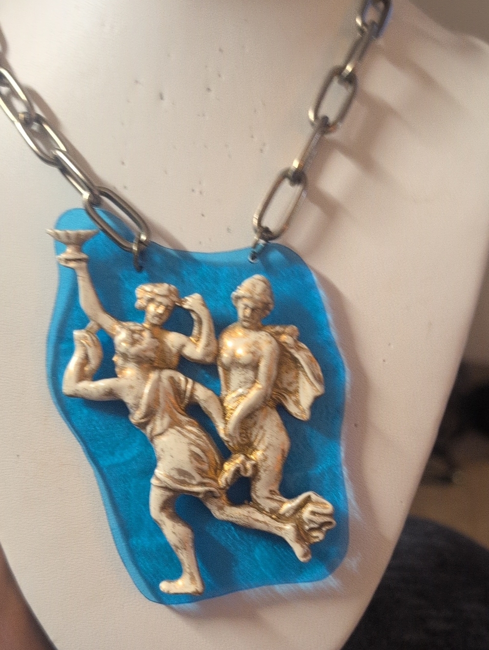 Vtg Blue Resin Pendant Necklace with Gold-Tone Dancing Figures